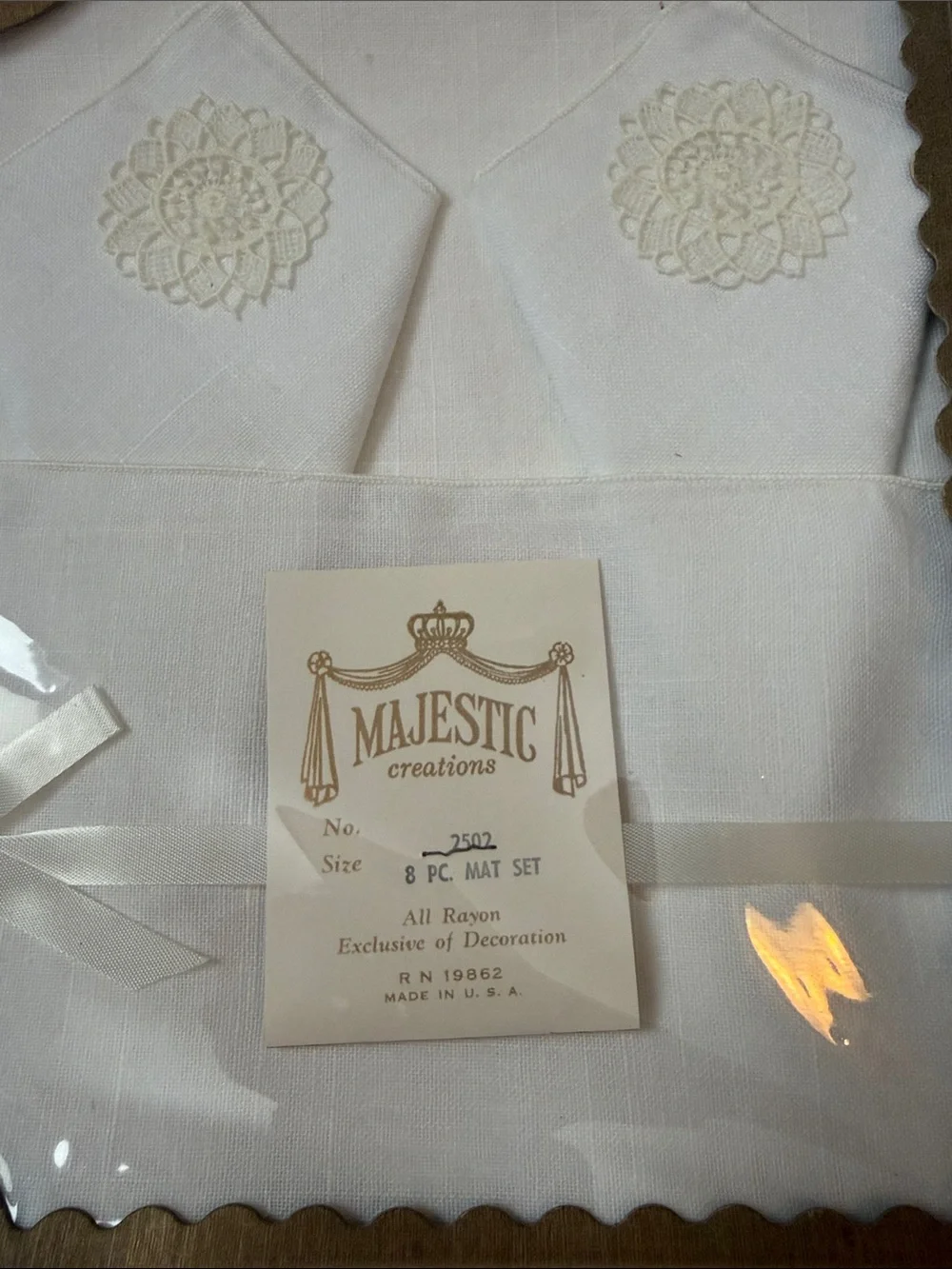 Vintage Majestic Creations White Embroidered 8-Piece Placemat & Napkin Set NIP